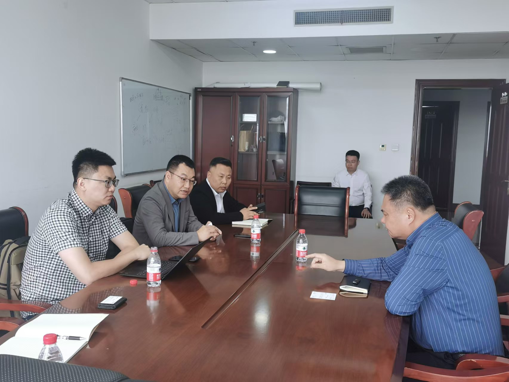 公海赌赌船官网jc710应邀拜会齐齐哈尔市人民政府